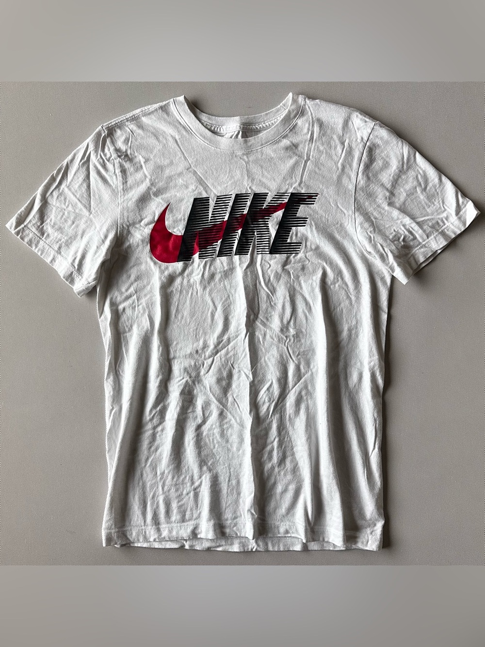 Nike The Nike Tee Graphic Logo T Shirt Men’s Small White Black Red